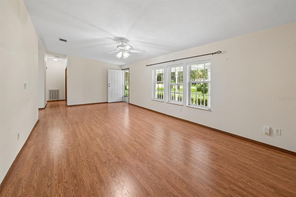 For Sale: $269,000 (3 beds, 2 baths, 1620 Square Feet)