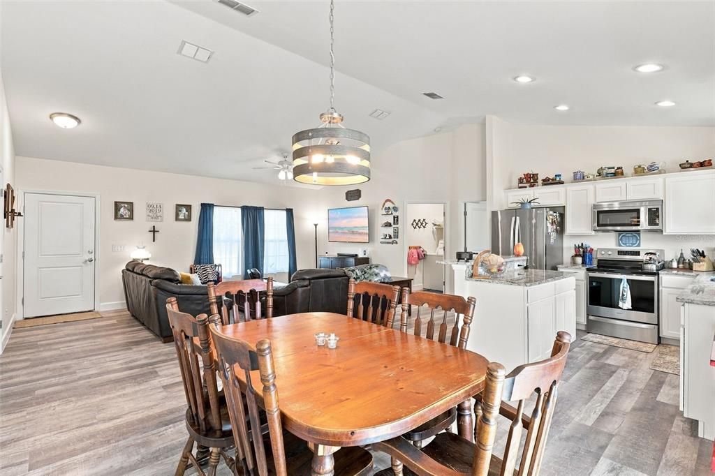 Active With Contract: $315,000 (3 beds, 2 baths, 1344 Square Feet)