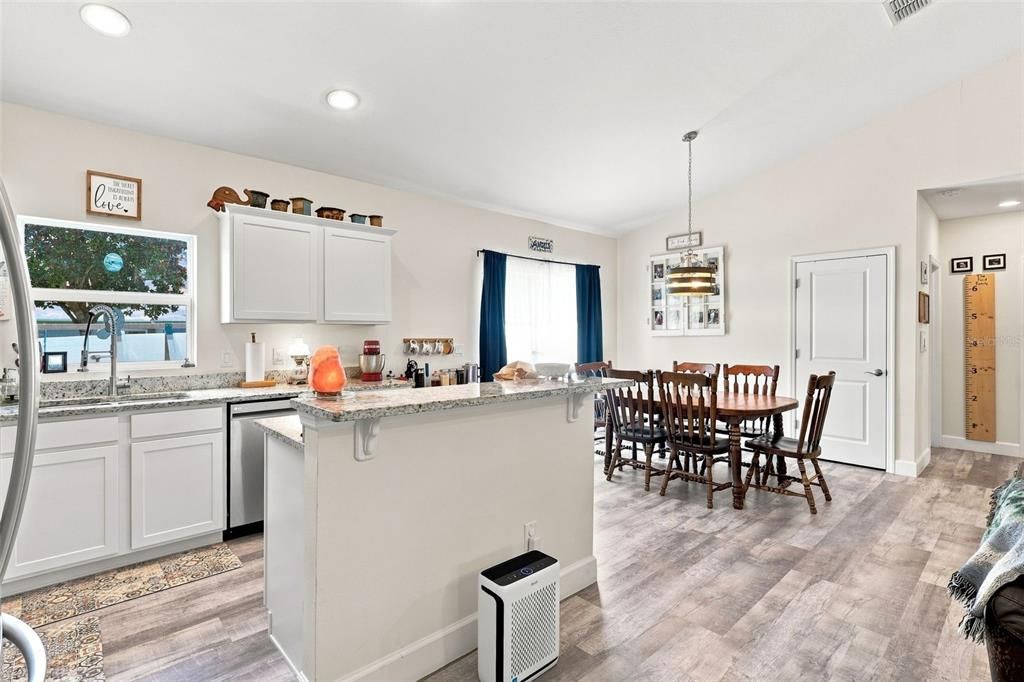 Active With Contract: $315,000 (3 beds, 2 baths, 1344 Square Feet)