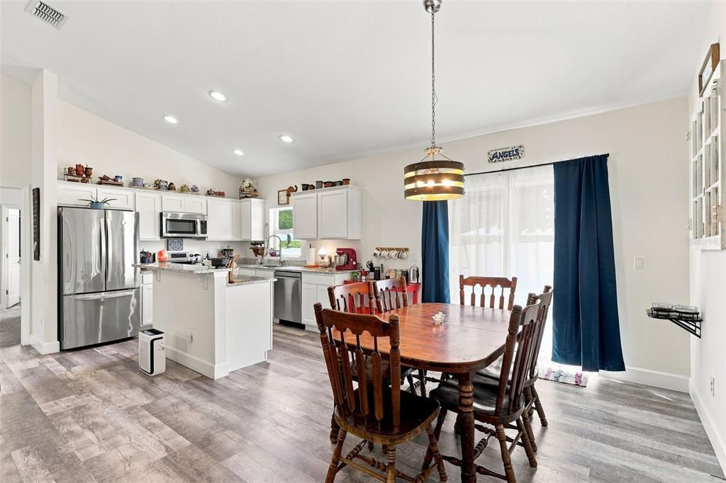 Active With Contract: $315,000 (3 beds, 2 baths, 1344 Square Feet)