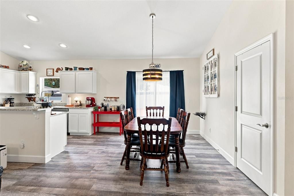 Active With Contract: $315,000 (3 beds, 2 baths, 1344 Square Feet)