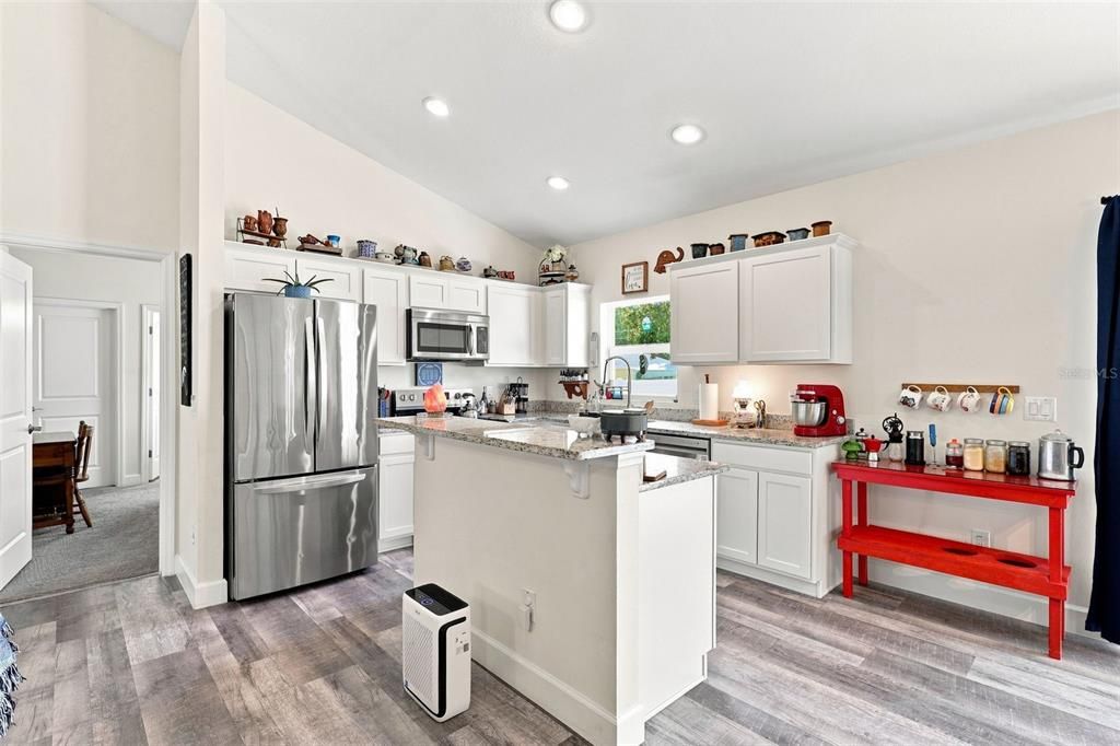 Active With Contract: $315,000 (3 beds, 2 baths, 1344 Square Feet)