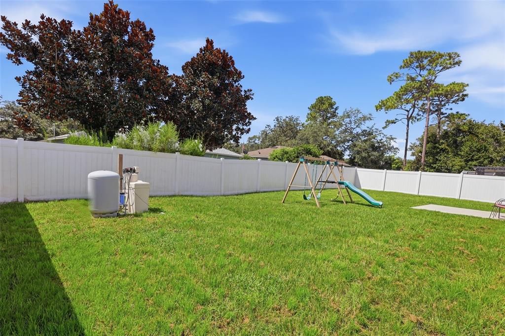 Active With Contract: $315,000 (3 beds, 2 baths, 1344 Square Feet)