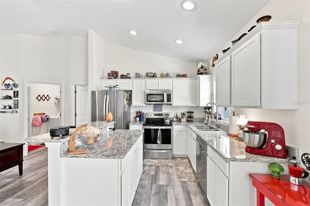 Active With Contract: $315,000 (3 beds, 2 baths, 1344 Square Feet)
