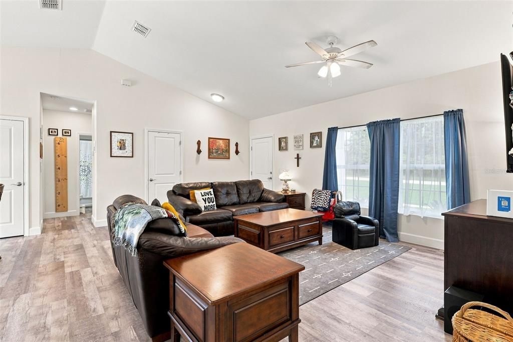 Active With Contract: $315,000 (3 beds, 2 baths, 1344 Square Feet)