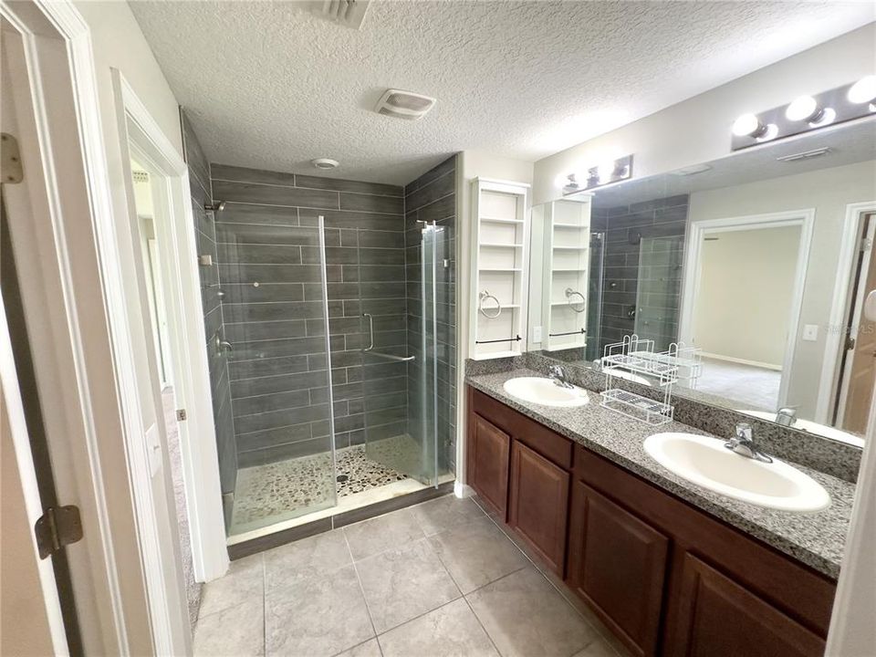 En Renta: $2,400 (4 camas, 2 baños, 1817 Pies cuadrados)