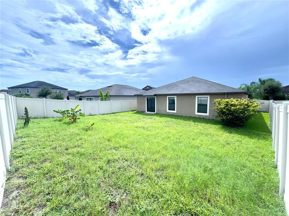 En Renta: $2,400 (4 camas, 2 baños, 1817 Pies cuadrados)