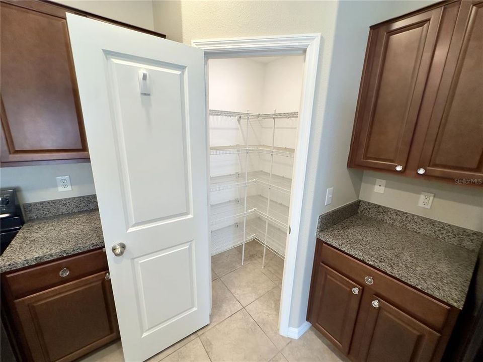 En Renta: $2,400 (4 camas, 2 baños, 1817 Pies cuadrados)
