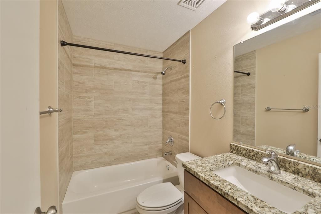 В аренду: $1,800 (2 спален, 1 ванн, 900 Квадратных фут)