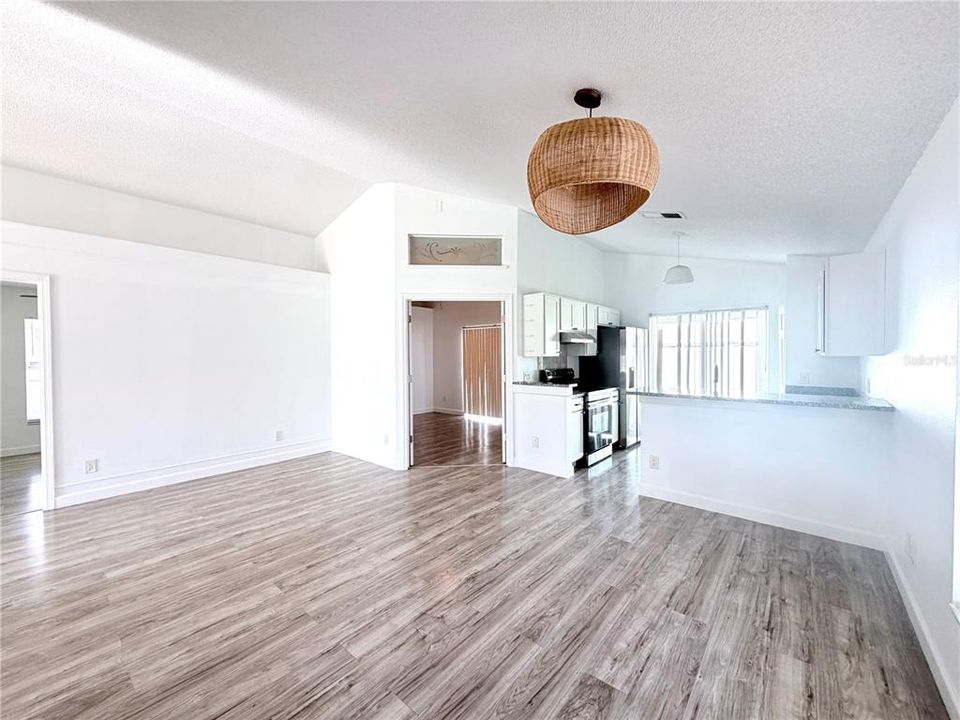 For Sale: $339,500 (3 beds, 2 baths, 1080 Square Feet)