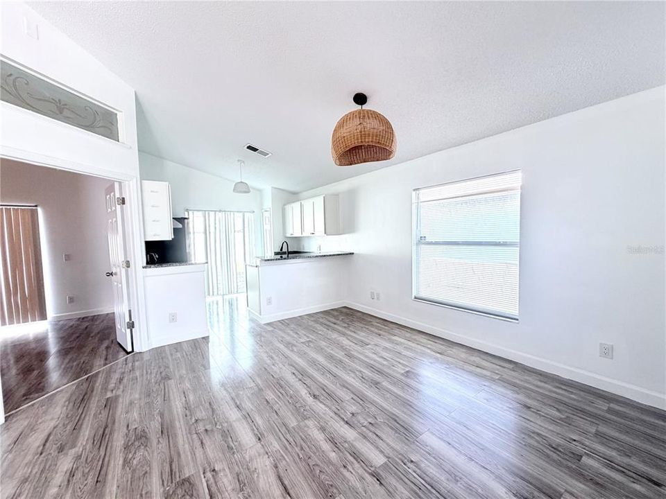 For Sale: $339,500 (3 beds, 2 baths, 1080 Square Feet)