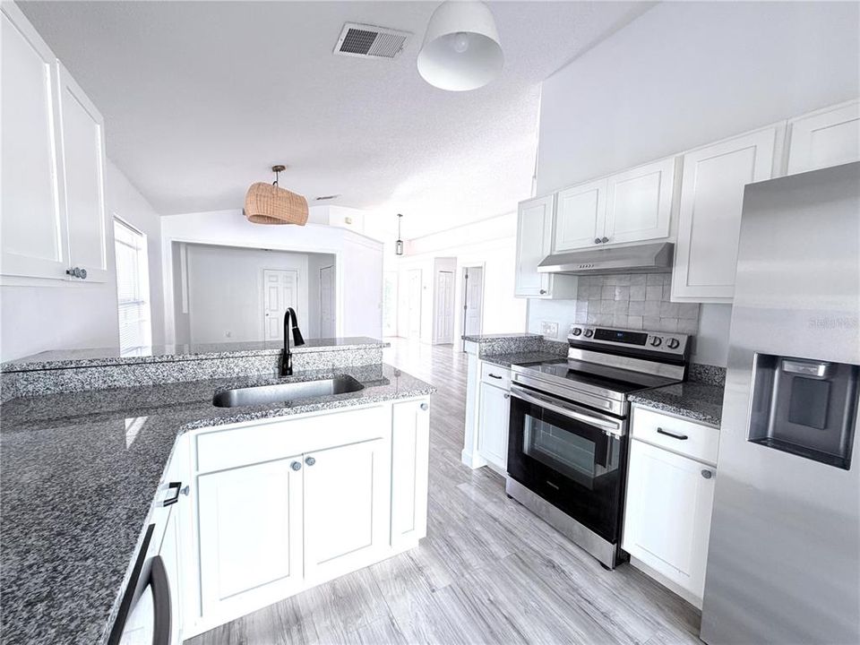 For Sale: $339,500 (3 beds, 2 baths, 1080 Square Feet)