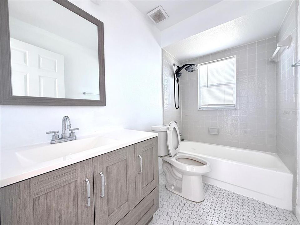 For Sale: $339,500 (3 beds, 2 baths, 1080 Square Feet)
