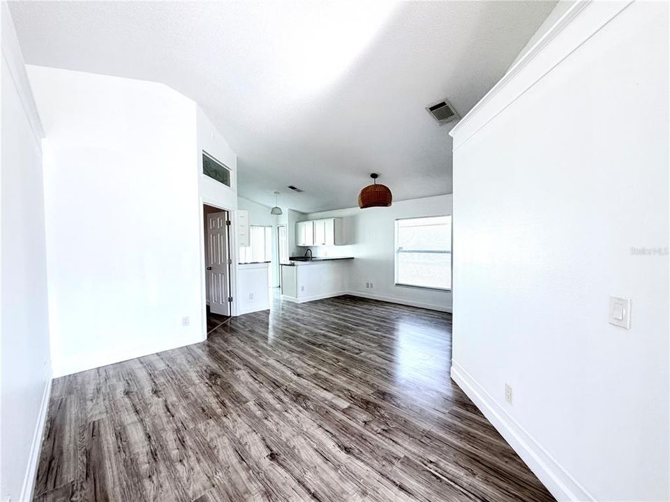 For Sale: $339,500 (3 beds, 2 baths, 1080 Square Feet)
