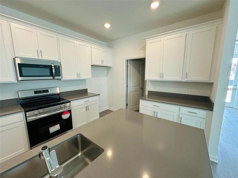 For Rent: $3,000 (4 beds, 3 baths, 2274 Square Feet)