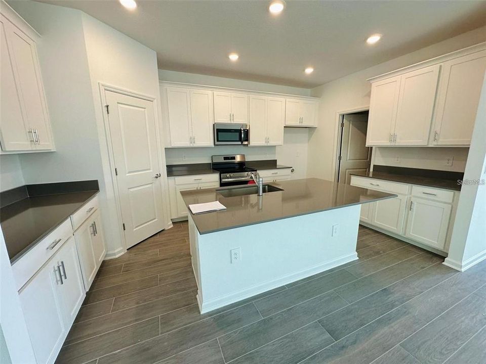 For Rent: $3,000 (4 beds, 3 baths, 2274 Square Feet)