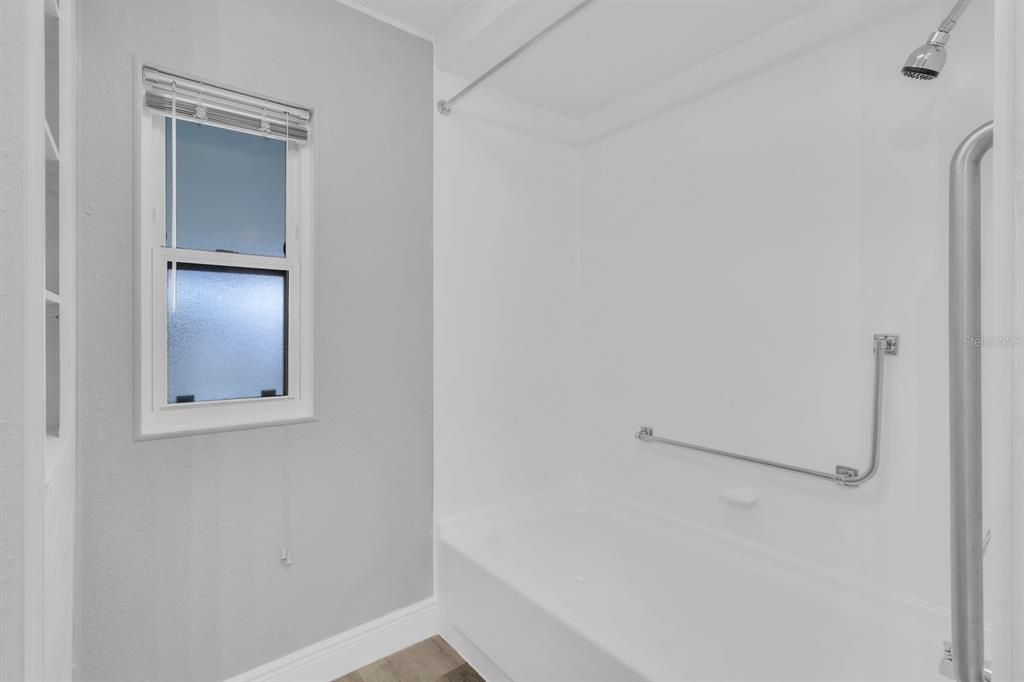На продажу: $169,900 (2 спален, 2 ванн, 1632 Квадратных фут)