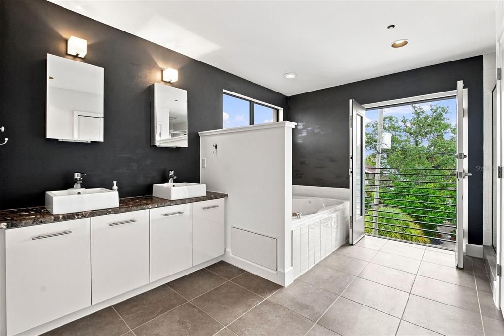 For Sale: $575,000 (3 beds, 3 baths, 2097 Square Feet)