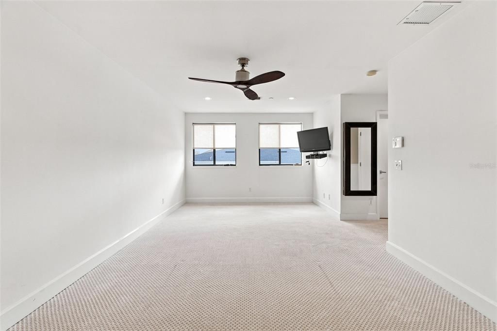 For Sale: $575,000 (3 beds, 3 baths, 2097 Square Feet)