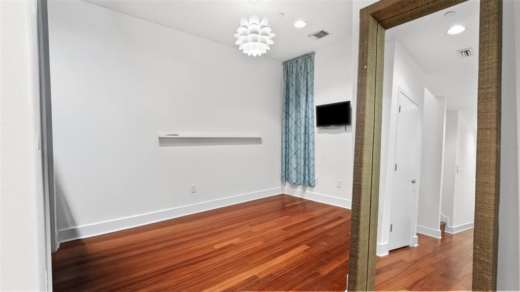 For Sale: $575,000 (3 beds, 3 baths, 2097 Square Feet)
