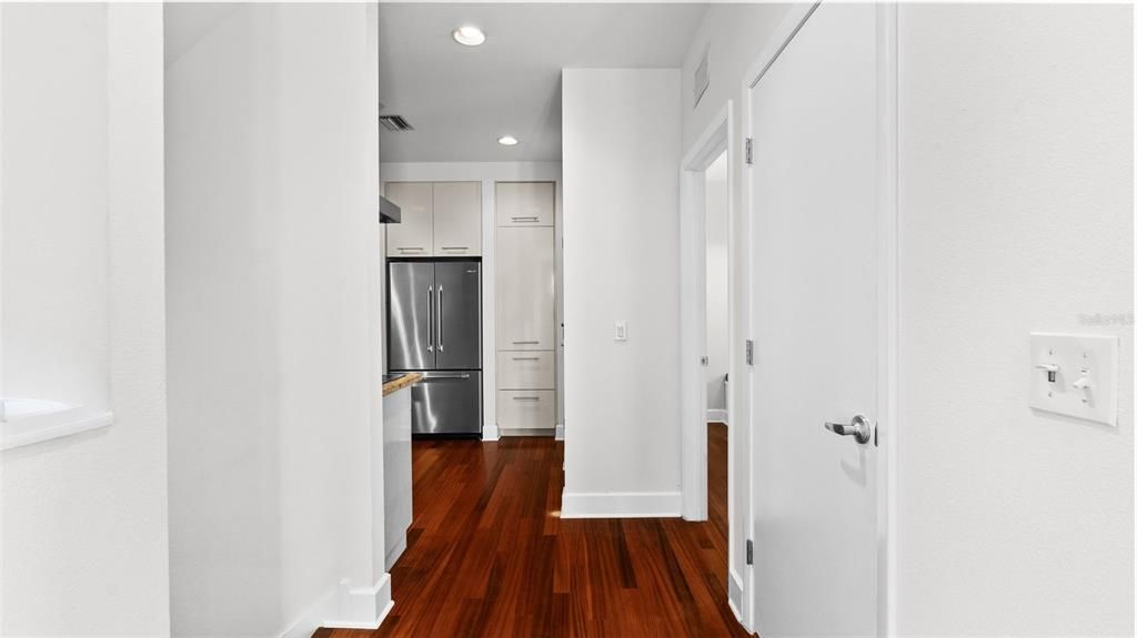 For Sale: $575,000 (3 beds, 3 baths, 2097 Square Feet)
