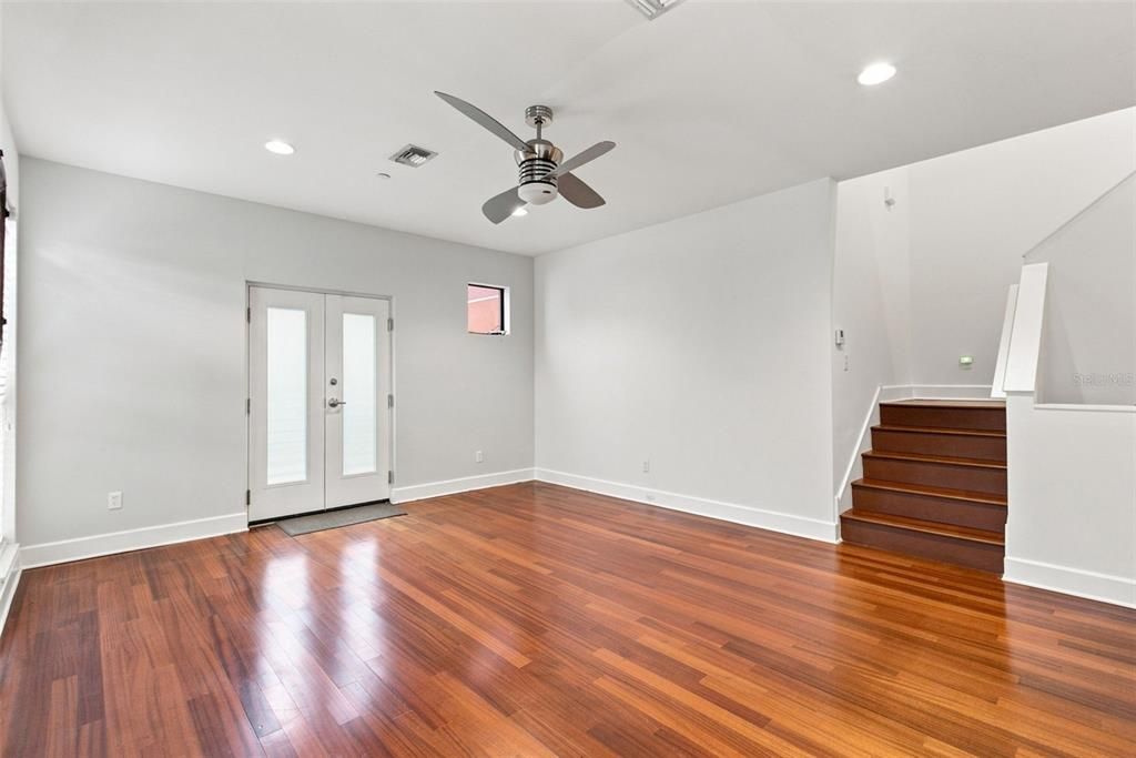 For Sale: $575,000 (3 beds, 3 baths, 2097 Square Feet)