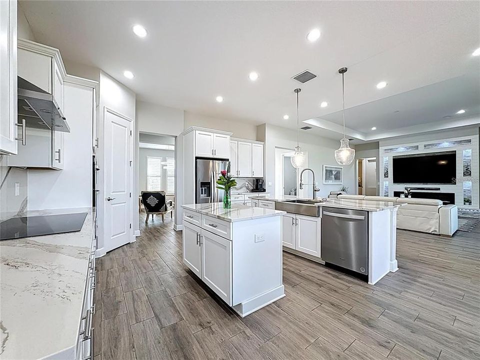 For Sale: $705,000 (3 beds, 2 baths, 3017 Square Feet)