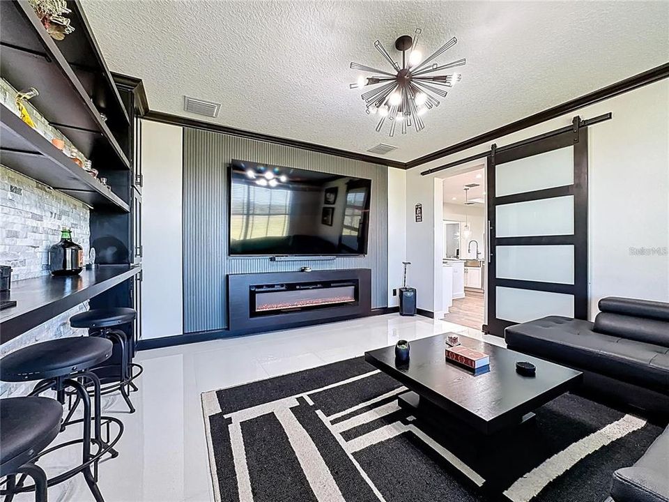For Sale: $705,000 (3 beds, 2 baths, 3017 Square Feet)