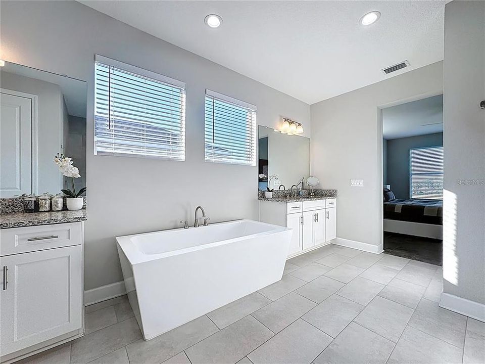 For Sale: $705,000 (3 beds, 2 baths, 3017 Square Feet)