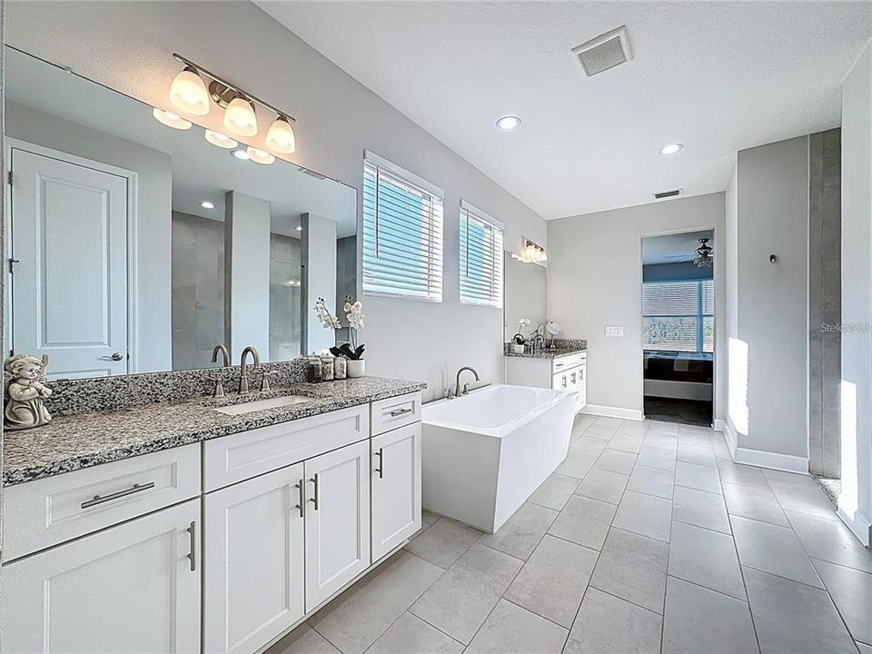 For Sale: $705,000 (3 beds, 2 baths, 3017 Square Feet)