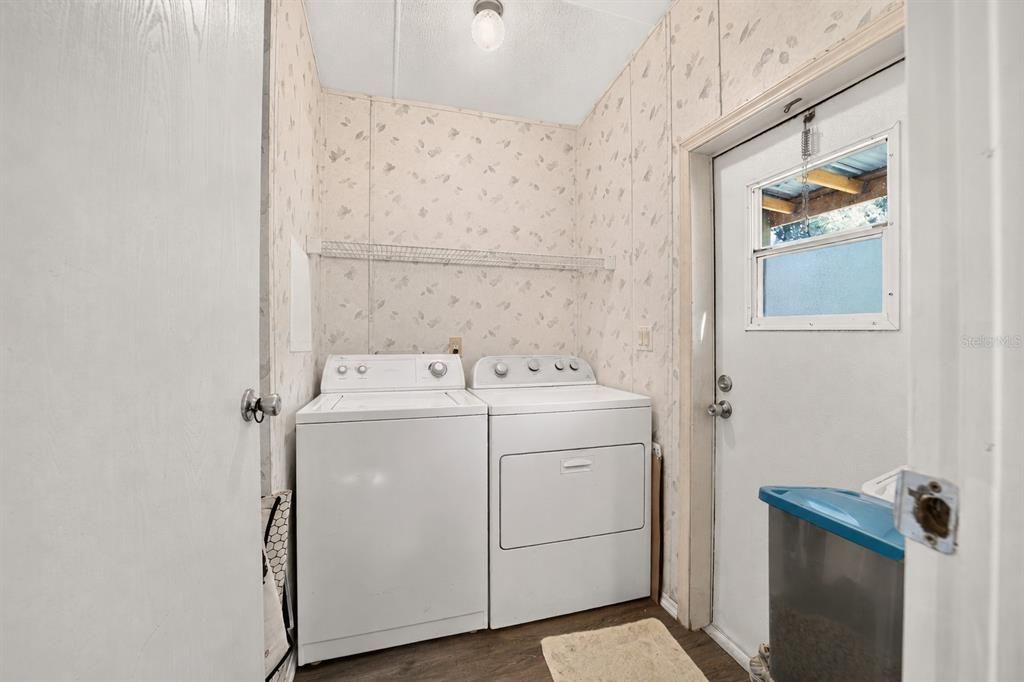 На продажу: $379,900 (3 спален, 2 ванн, 1296 Квадратных фут)
