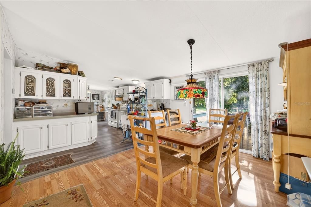 На продажу: $379,900 (3 спален, 2 ванн, 1296 Квадратных фут)