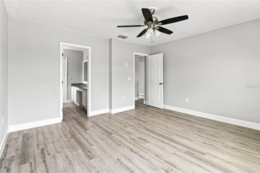 For Rent: $2,800 (4 beds, 2 baths, 1430 Square Feet)