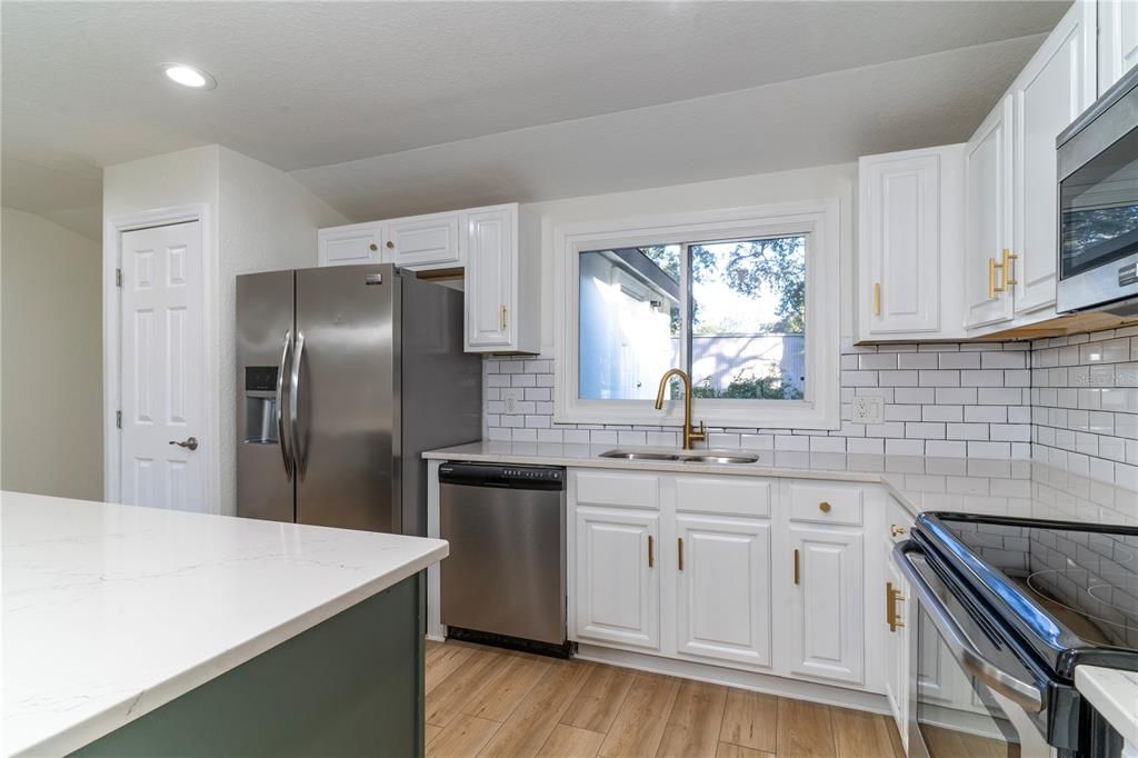En Venta: $595,000 (3 camas, 2 baños, 1277 Pies cuadrados)