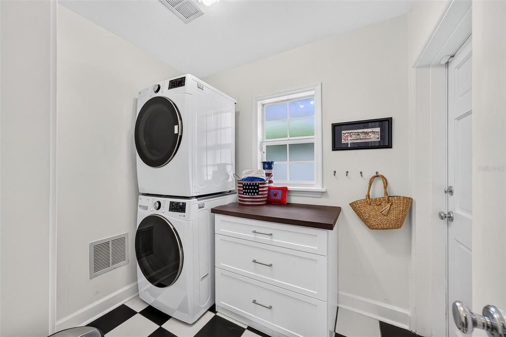 For Sale: $1,195,000 (4 beds, 3 baths, 2972 Square Feet)
