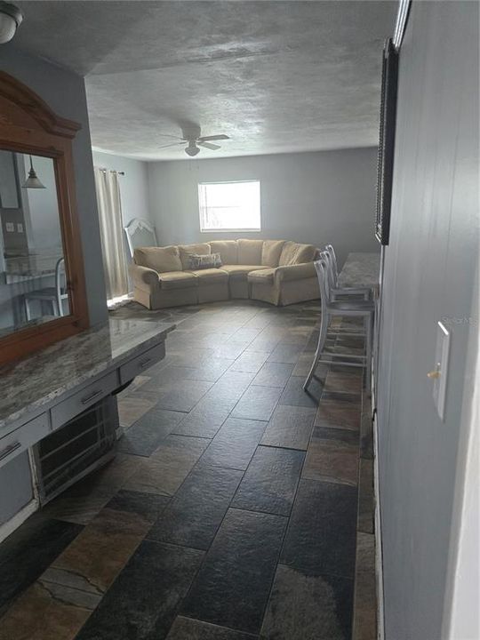 En Renta: $2,450 (3 camas, 2 baños, 1650 Pies cuadrados)