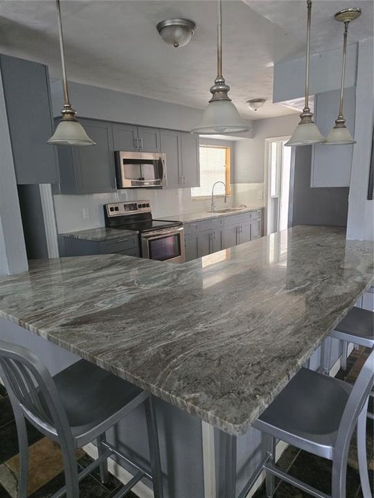 En Renta: $2,450 (3 camas, 2 baños, 1650 Pies cuadrados)