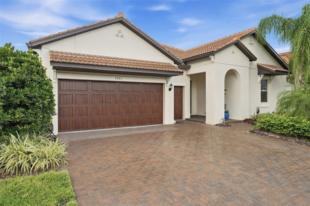 For Sale: $519,900 (3 beds, 2 baths, 2363 Square Feet)