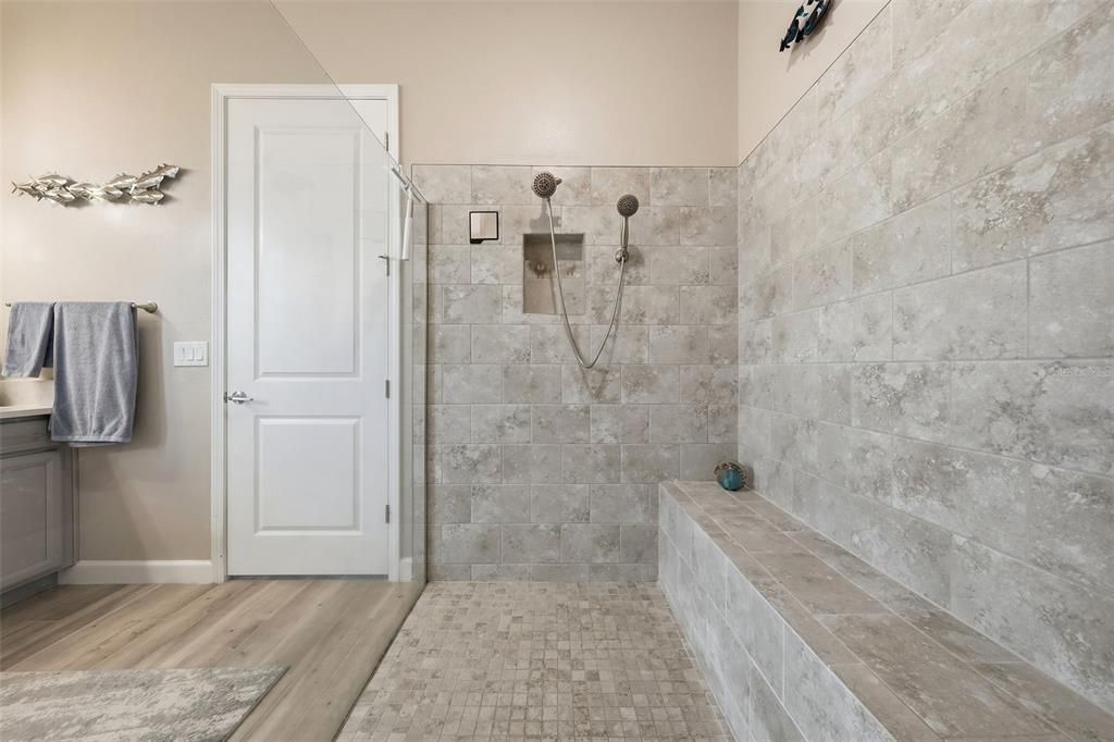 For Sale: $519,900 (3 beds, 2 baths, 2363 Square Feet)