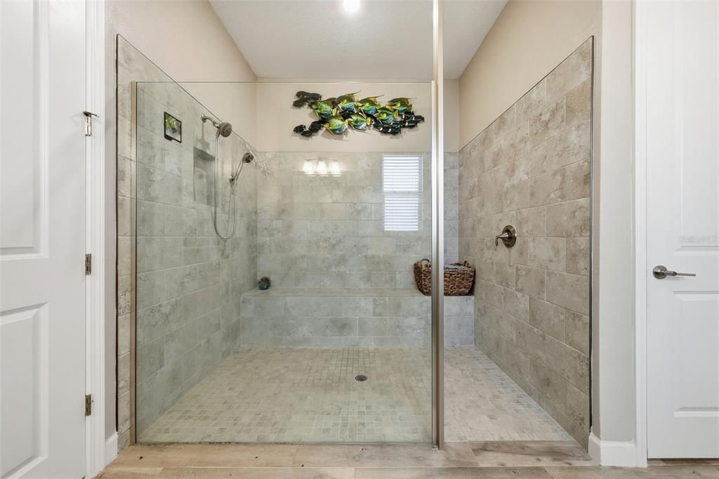 For Sale: $519,900 (3 beds, 2 baths, 2363 Square Feet)