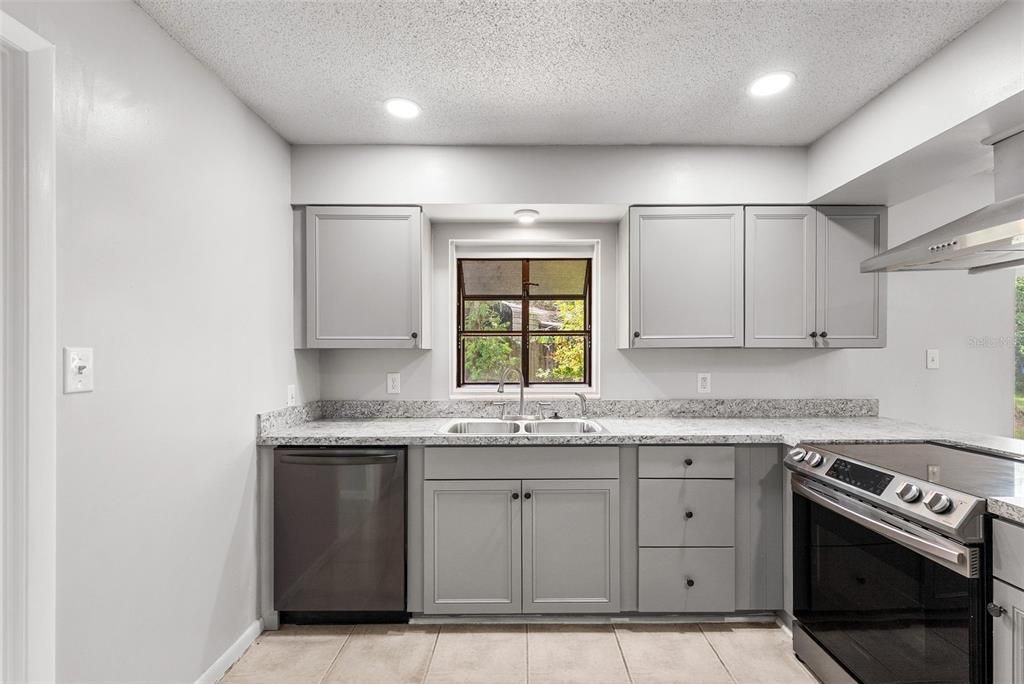 En Venta: $386,590 (4 camas, 2 baños, 1792 Pies cuadrados)