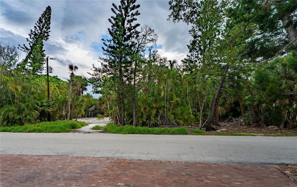 For Sale: $1,700,000 (0.34 acres)