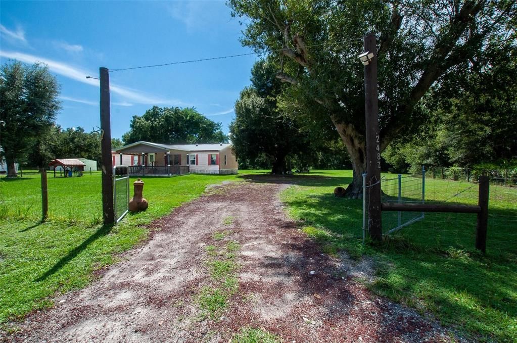 En Venta: $274,900 (4 camas, 2 baños, 1512 Pies cuadrados)