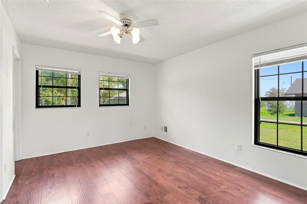 For Sale: $275,000 (3 beds, 2 baths, 1447 Square Feet)