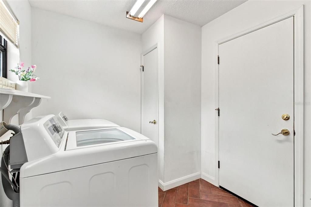 For Sale: $275,000 (3 beds, 2 baths, 1447 Square Feet)