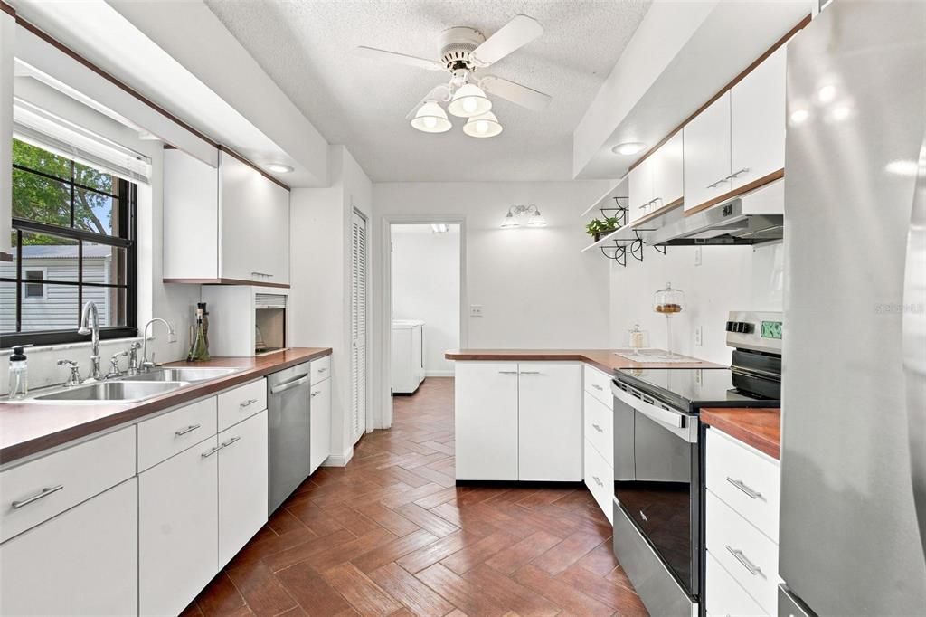 For Sale: $275,000 (3 beds, 2 baths, 1447 Square Feet)