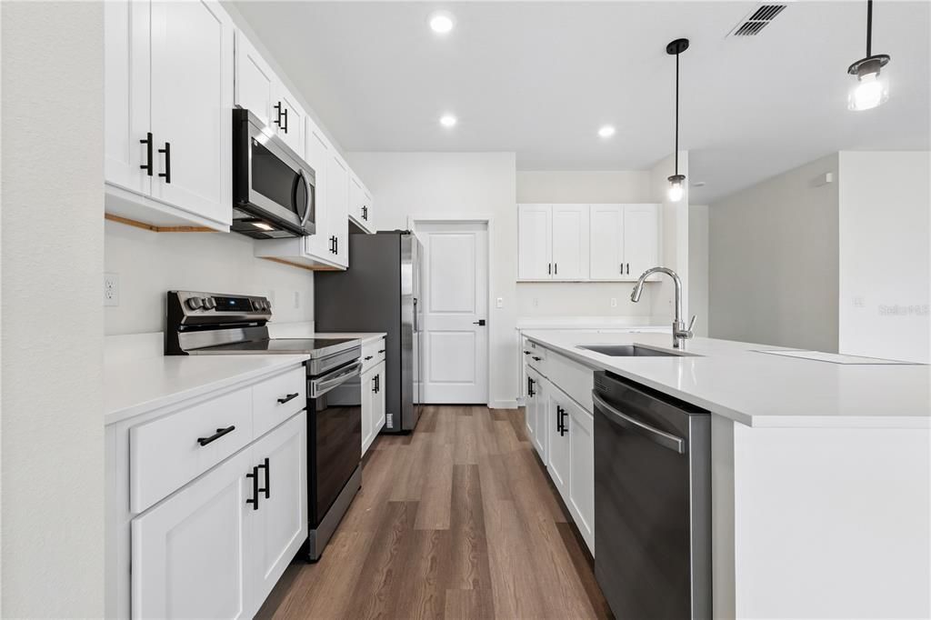 For Sale: $405,000 (4 beds, 2 baths, 1873 Square Feet)