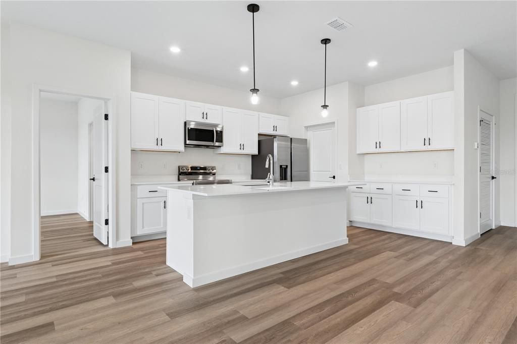 For Sale: $405,000 (4 beds, 2 baths, 1873 Square Feet)
