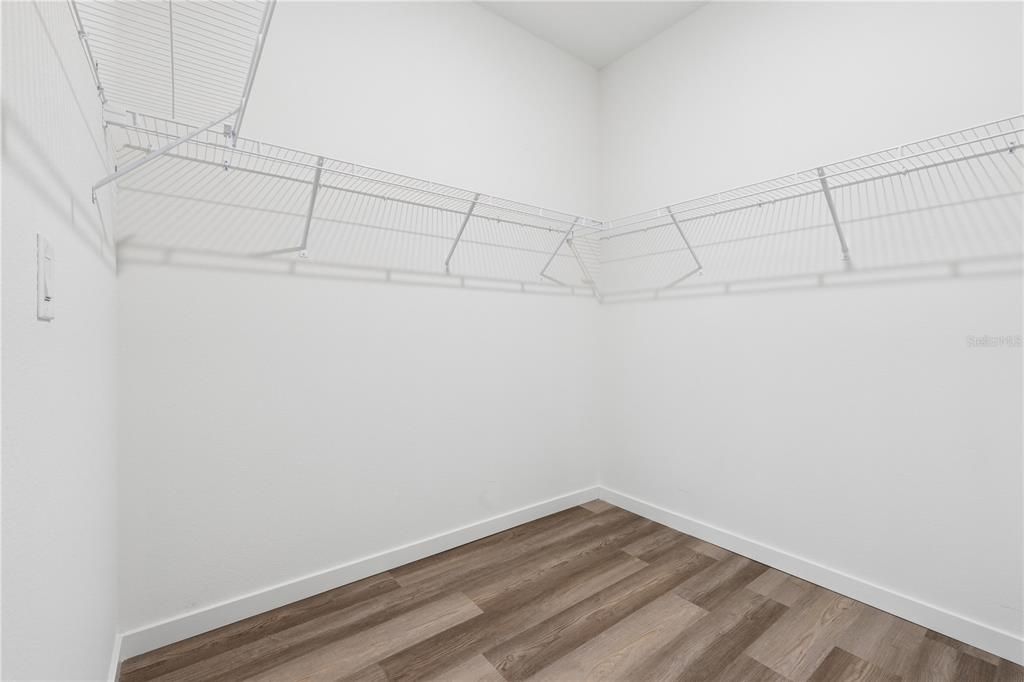 For Sale: $405,000 (4 beds, 2 baths, 1873 Square Feet)