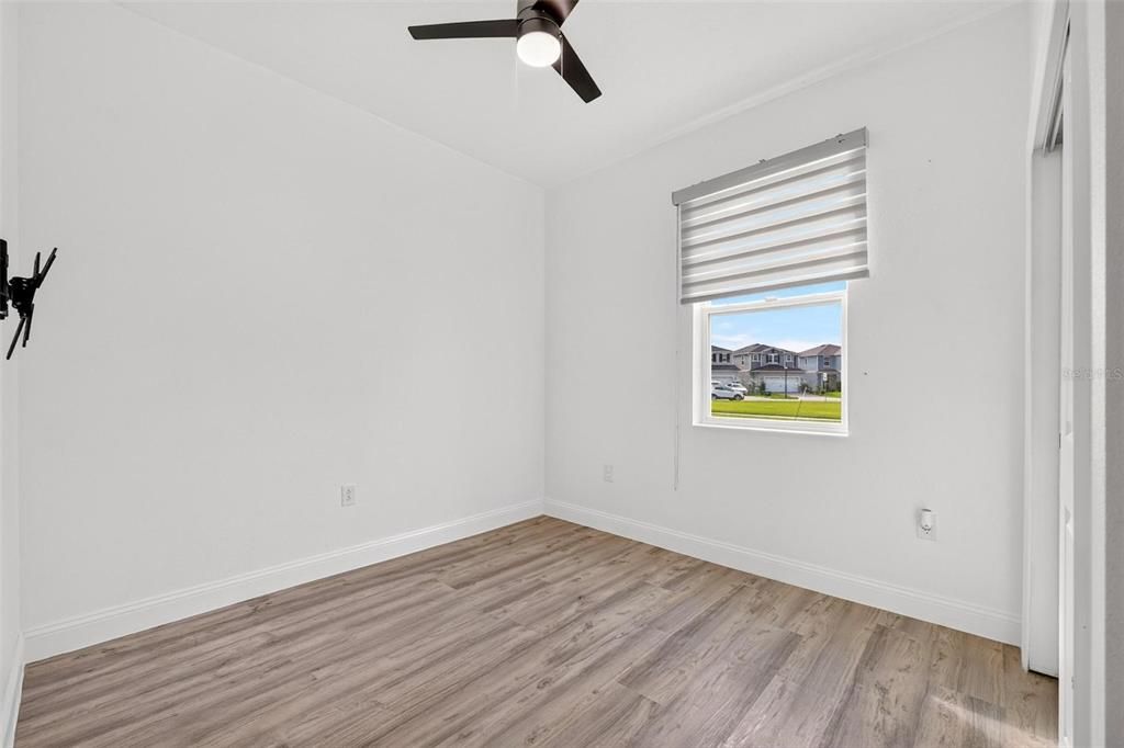 For Sale: $410,000 (4 beds, 2 baths, 1983 Square Feet)